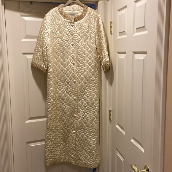 VINTAGE 1960s off white Rare Robe.size 16 - Picture 1 of 11